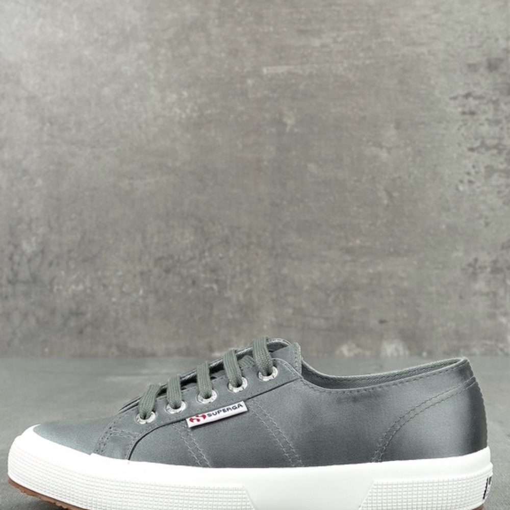 *WORN ONCE* Superga Women’s Sneakers